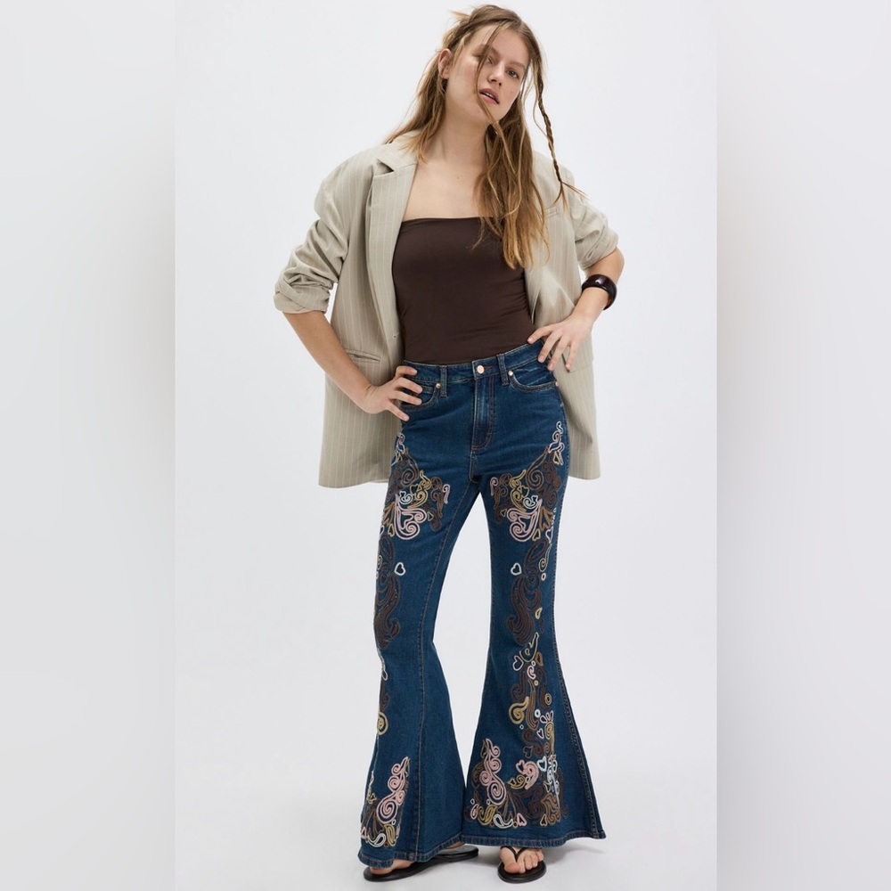 Wrangler x Lainey Wilson Wildflower
Embroidered Jeans NWT size 30x32